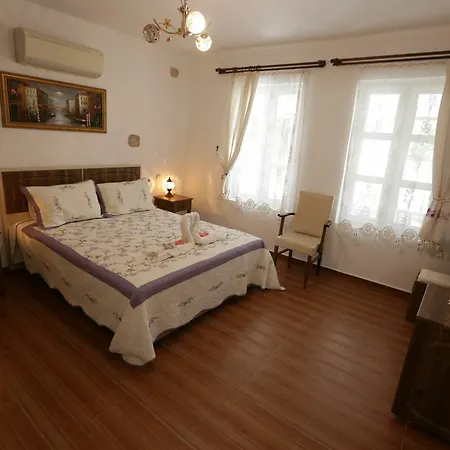 Mor Salkim Konagi Alaçatı