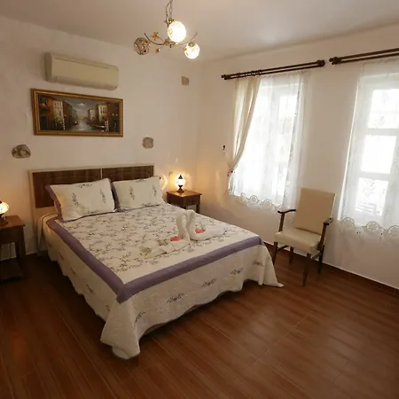 Konukevi Mor Salkim Konagi Alaçatı