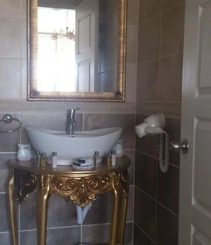 Mor Salkim Konagi Alaçatı