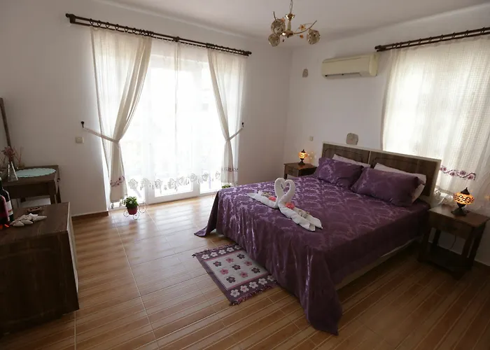 Mor Salkim Konagi Gæstehus Alaçatı